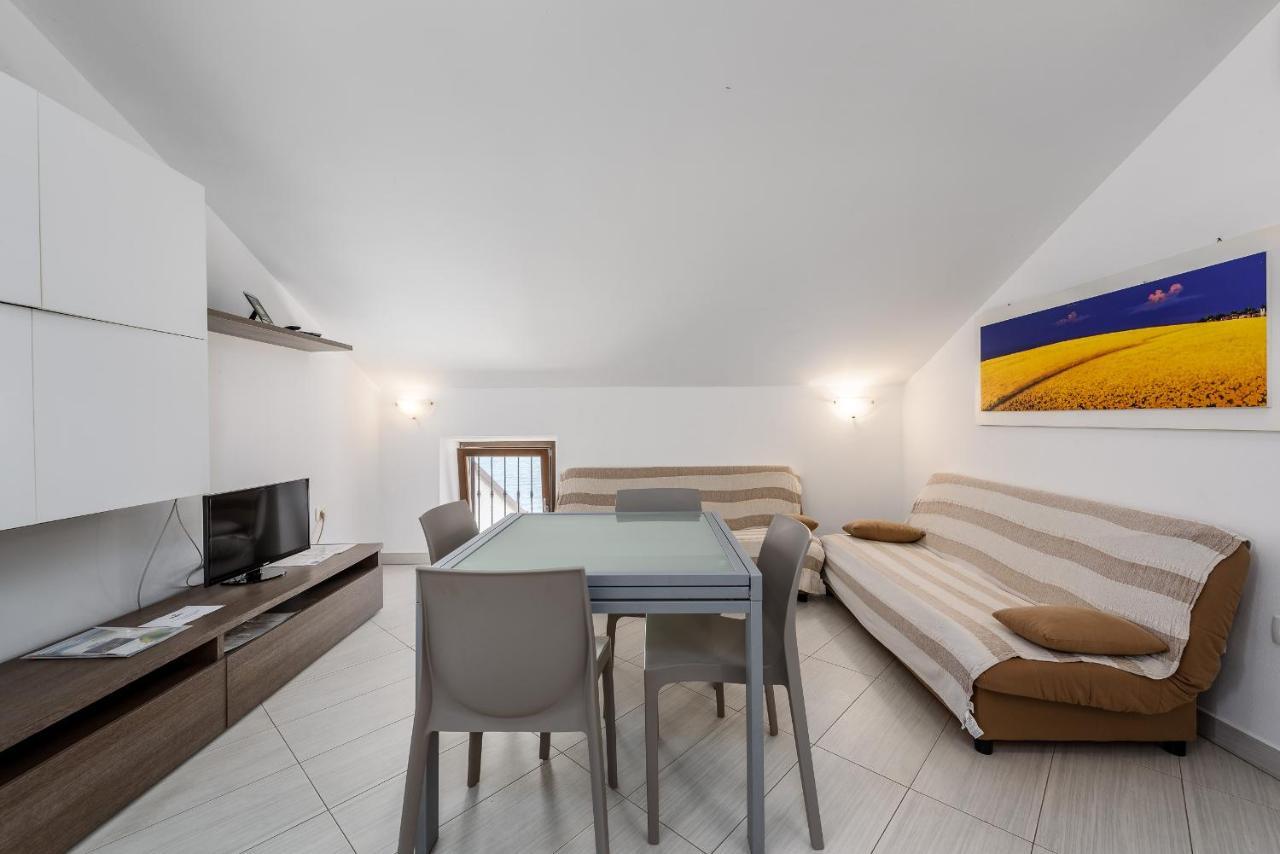 Apartments Dante Umag Exterior photo