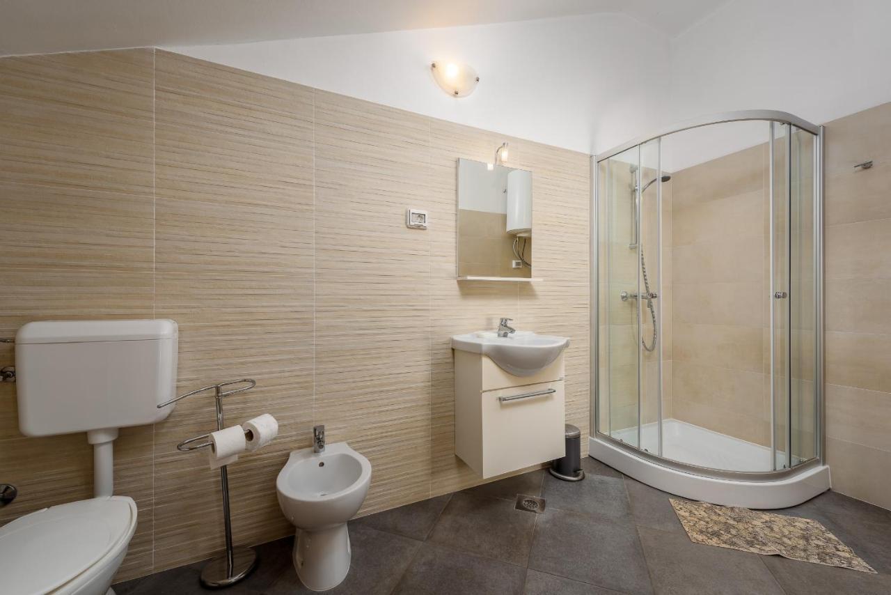 Apartments Dante Umag Exterior photo