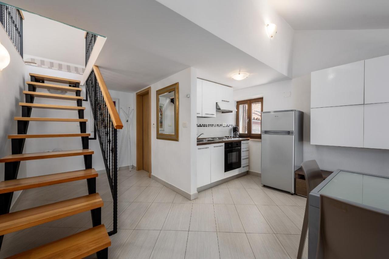 Apartments Dante Umag Exterior photo