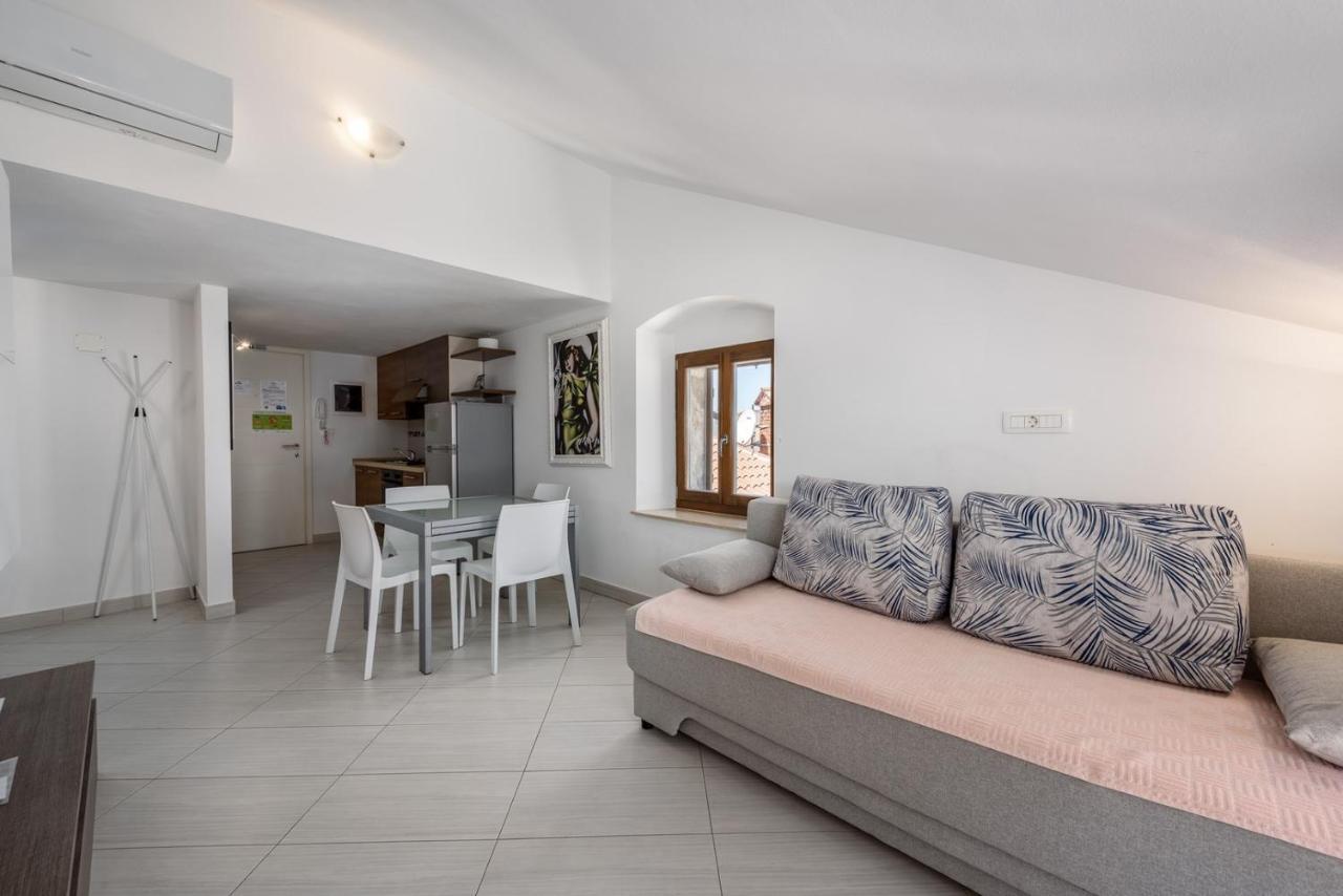 Apartments Dante Umag Exterior photo