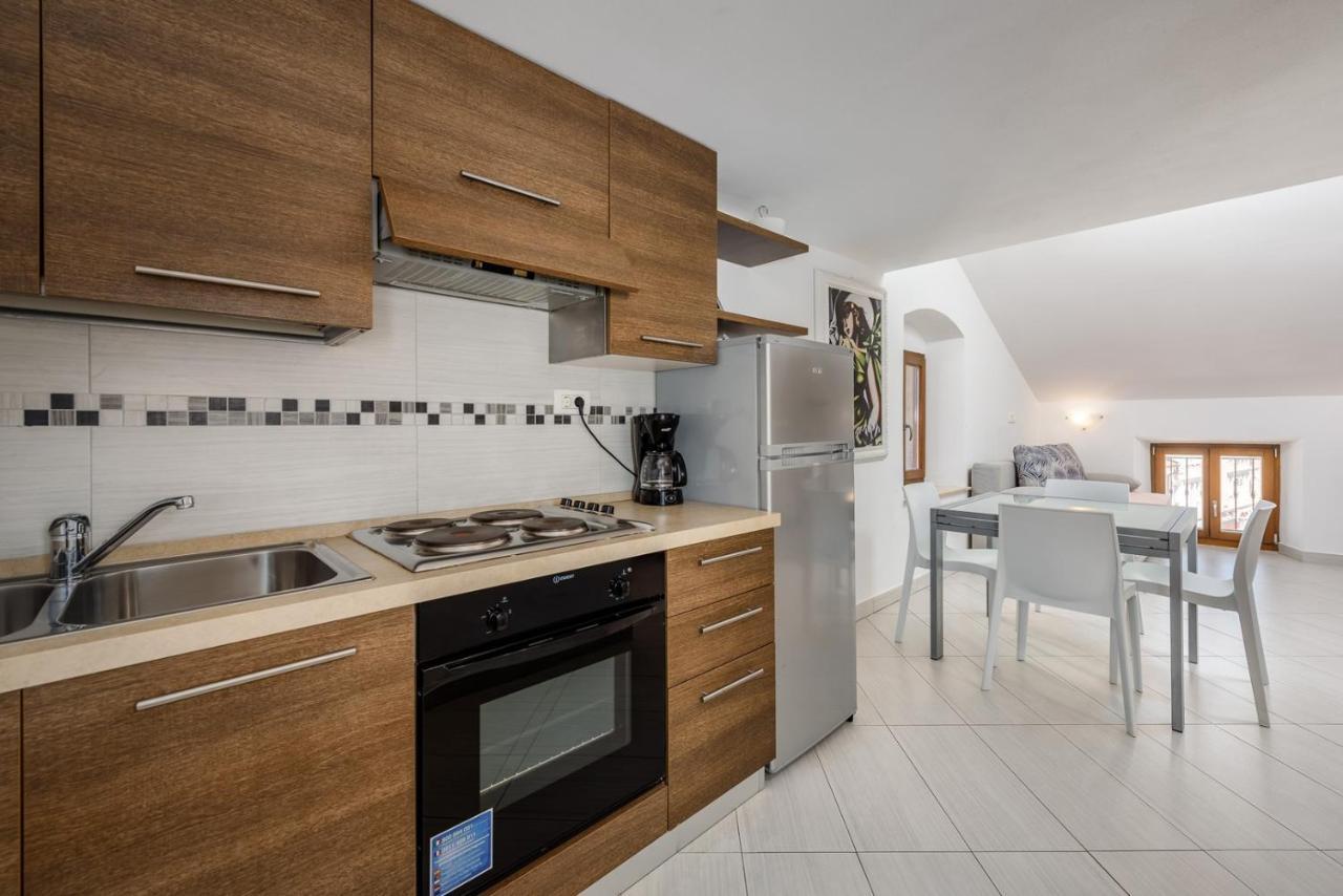 Apartments Dante Umag Exterior photo