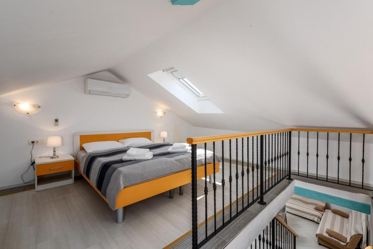 Apartments Dante Umag Exterior photo